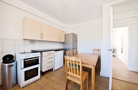 Flat Finchley Road in Greater London