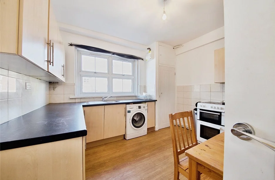 Flat Finchley Road in Greater London