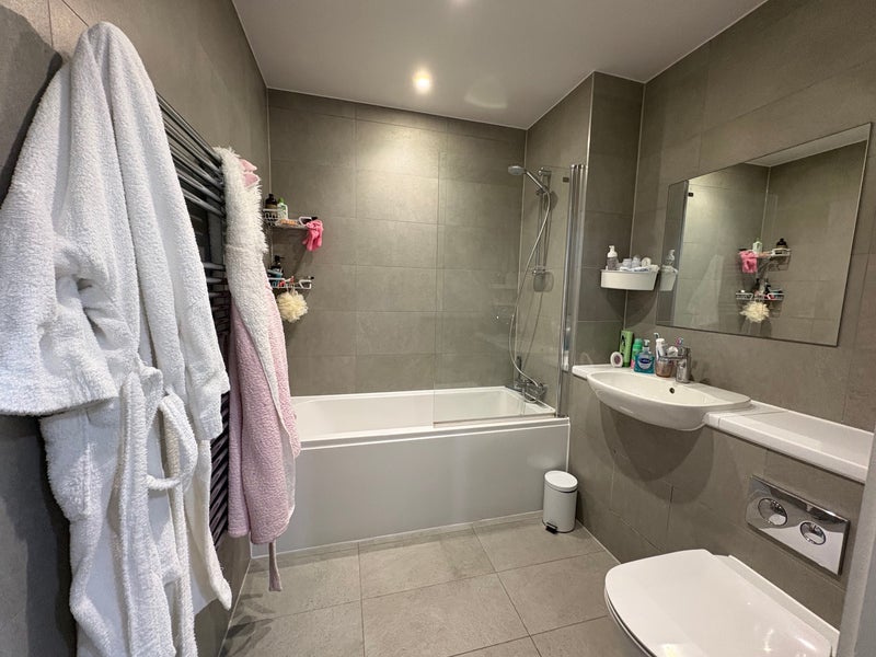 Flat Waterden Road in Greater London
