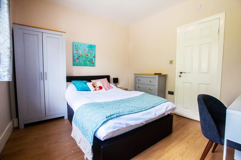 Room Buckhold Road in Greater London