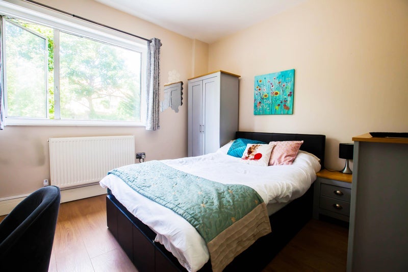 Room Buckhold Road in Greater London