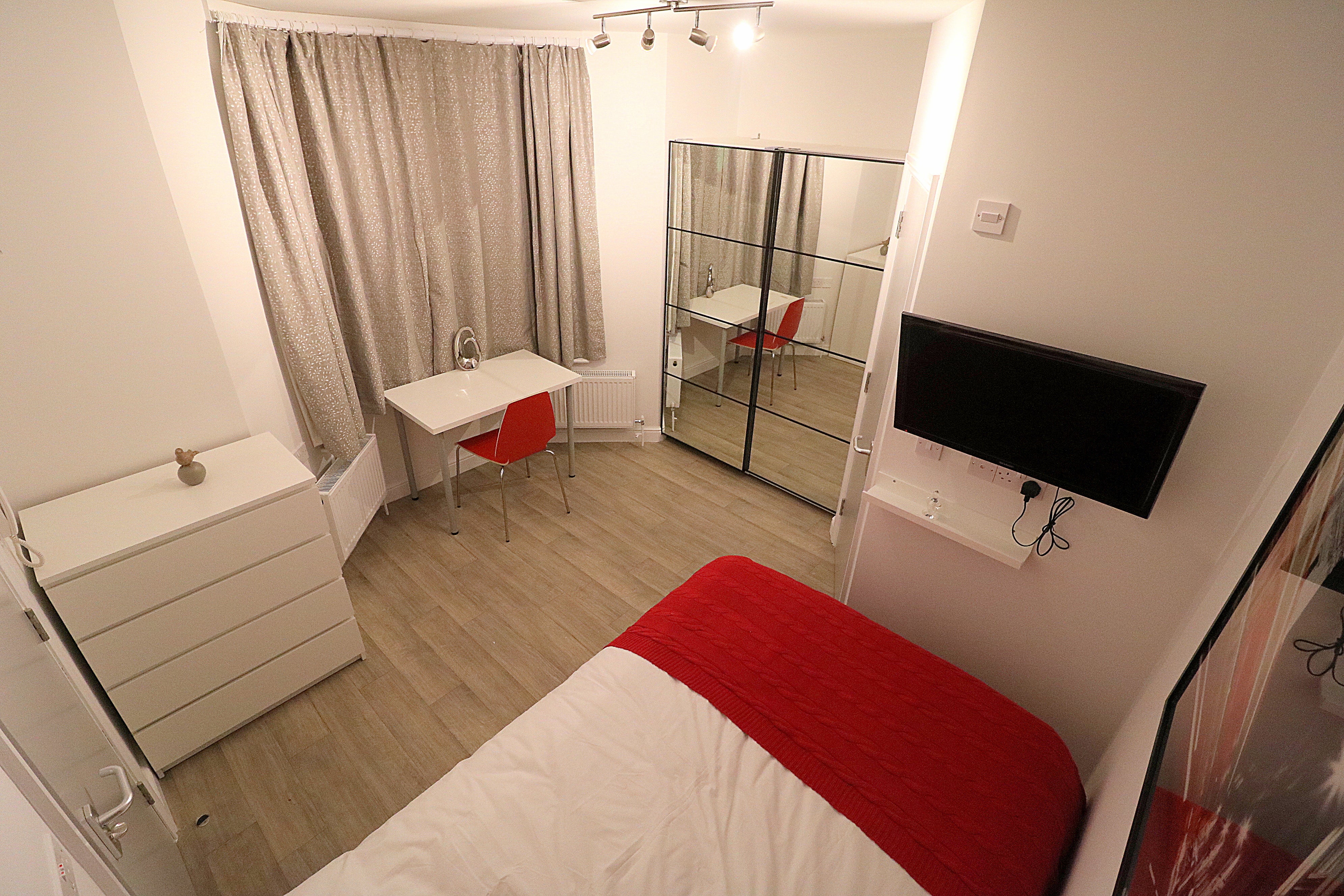 Room Grafton Road in Greater London