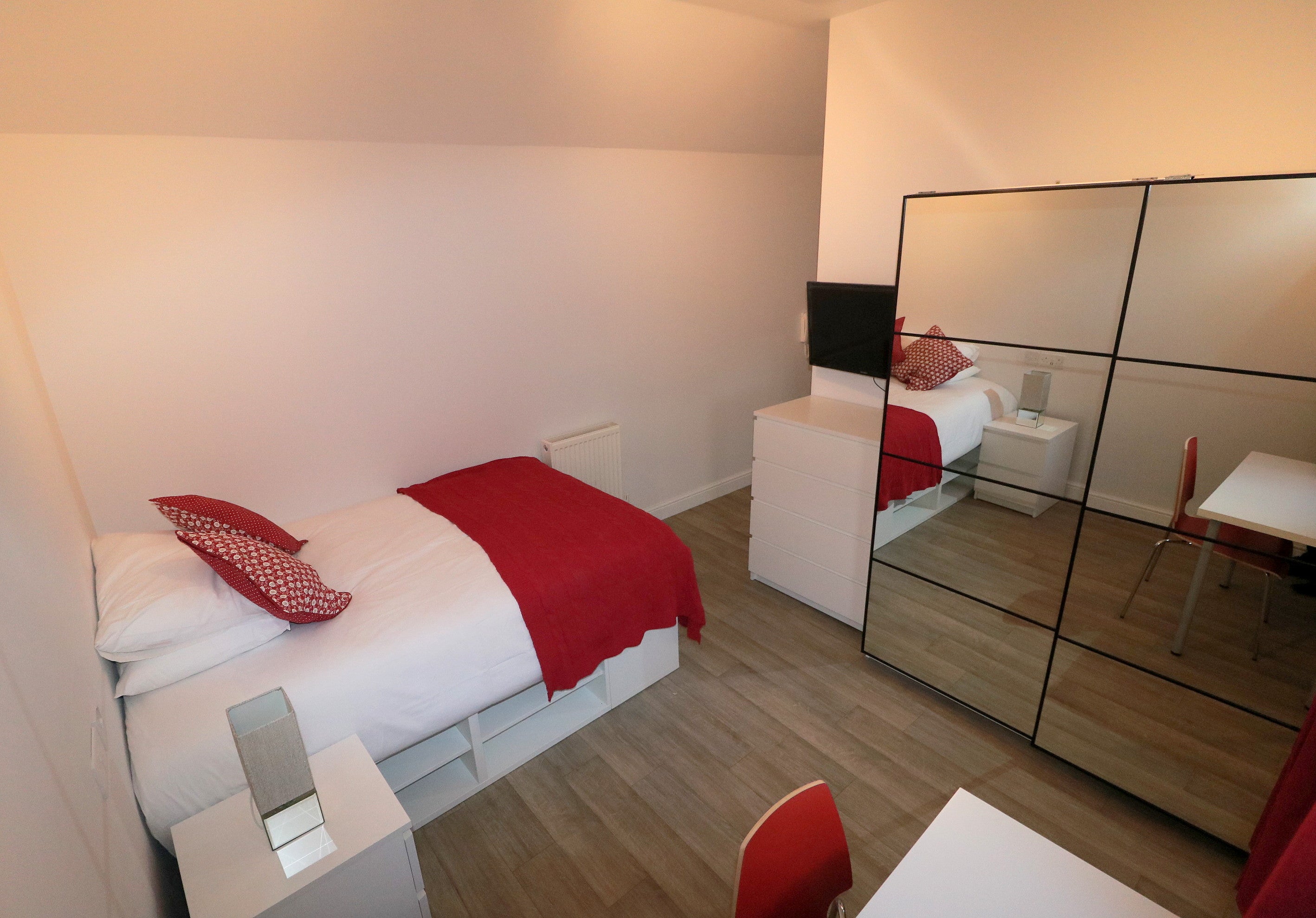 Room Grafton Road in Greater London