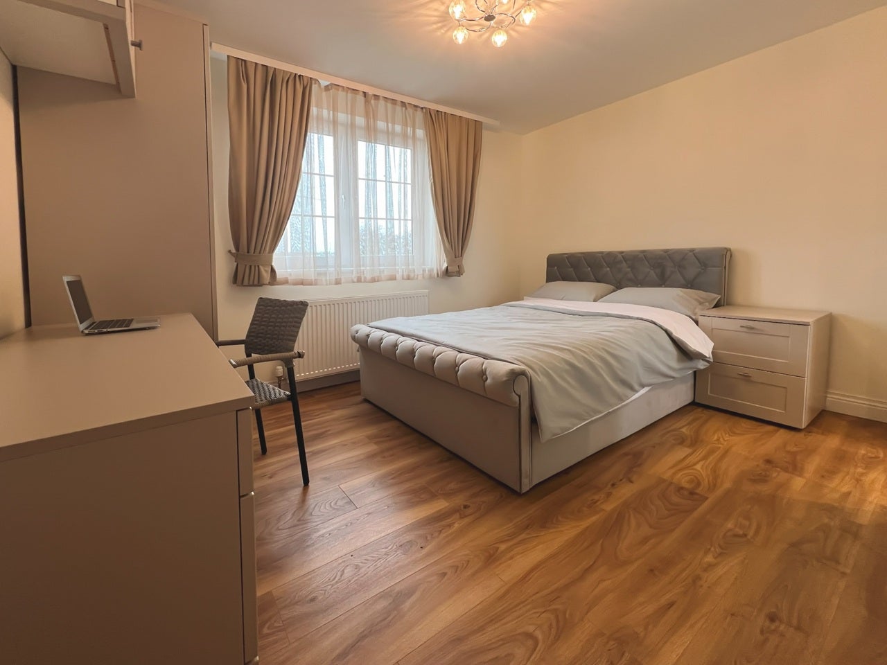 Room Hudson Road in Sheffield