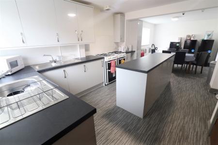 Flat London Road in Newcastle-under-Lyme