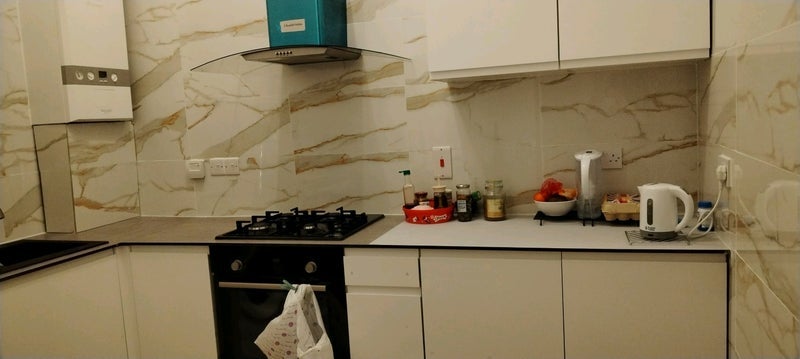 Room Avenons Road in Greater London