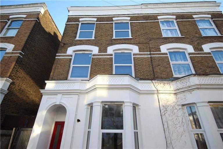 Flat Essex Road in Greater London