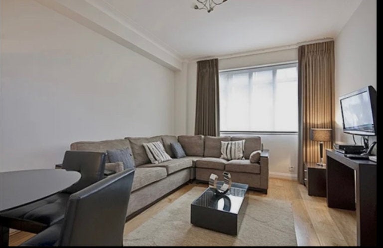 Flat Poplar Place in City of Westminster