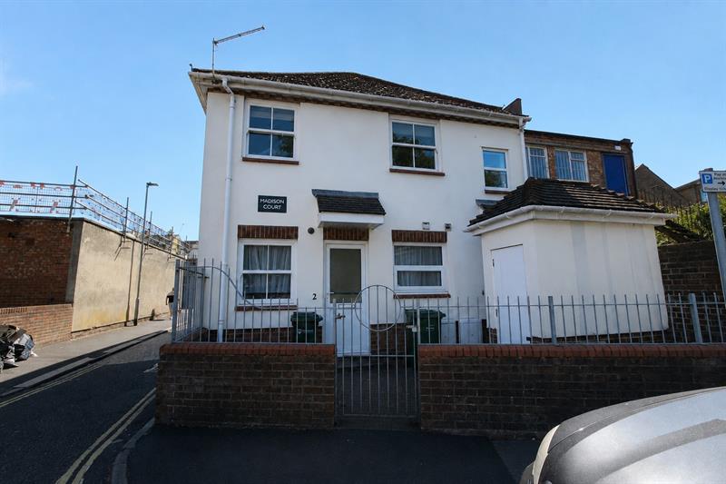 Flat Heathfield Road in Portsmouth