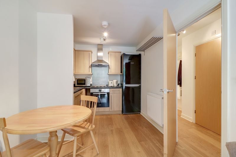 Flat Coombe Way in Rushmoor