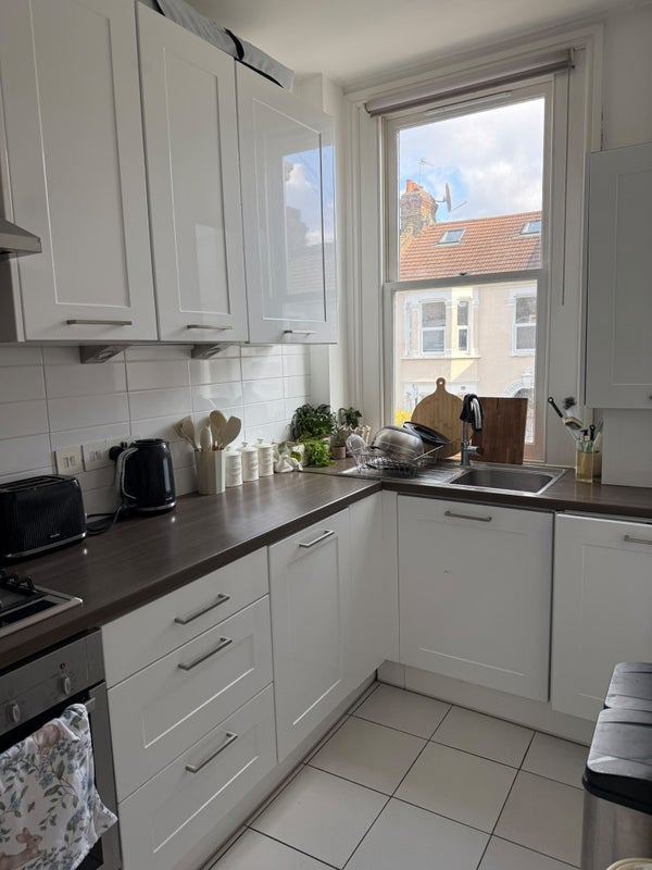 Flat Blakemore Road in Greater London