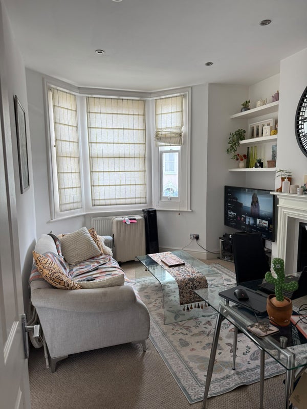 Flat Blakemore Road in Greater London