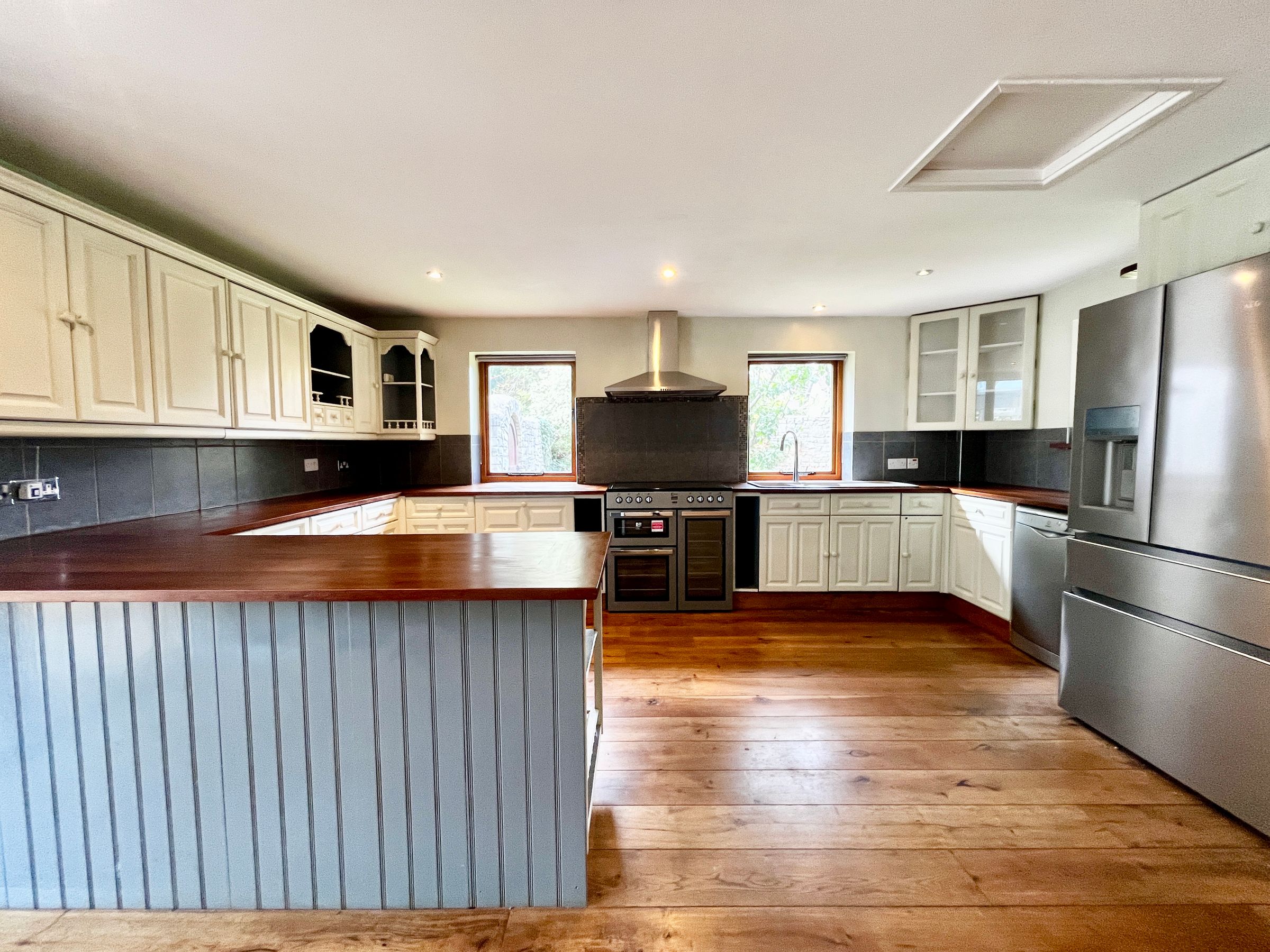 House Castle Close in Flax Bourton
