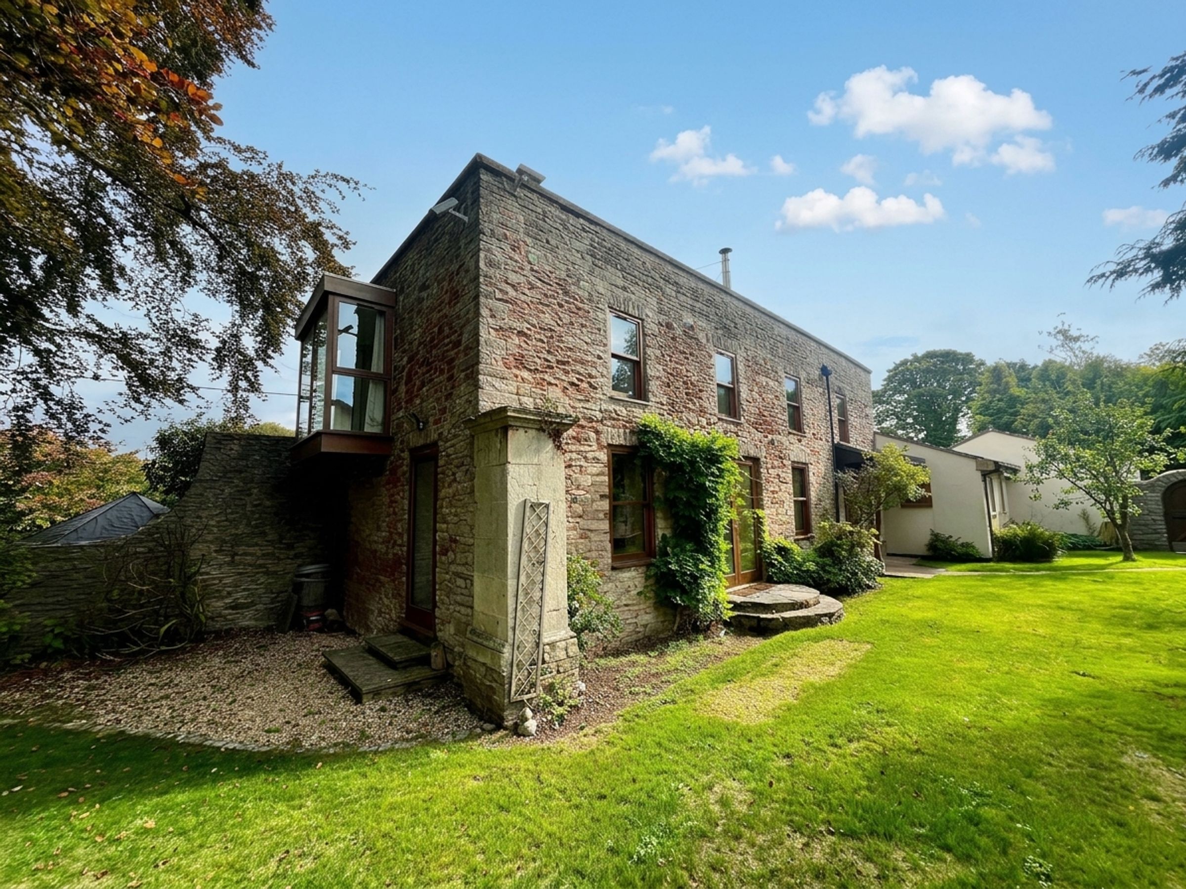 House Castle Close in Flax Bourton