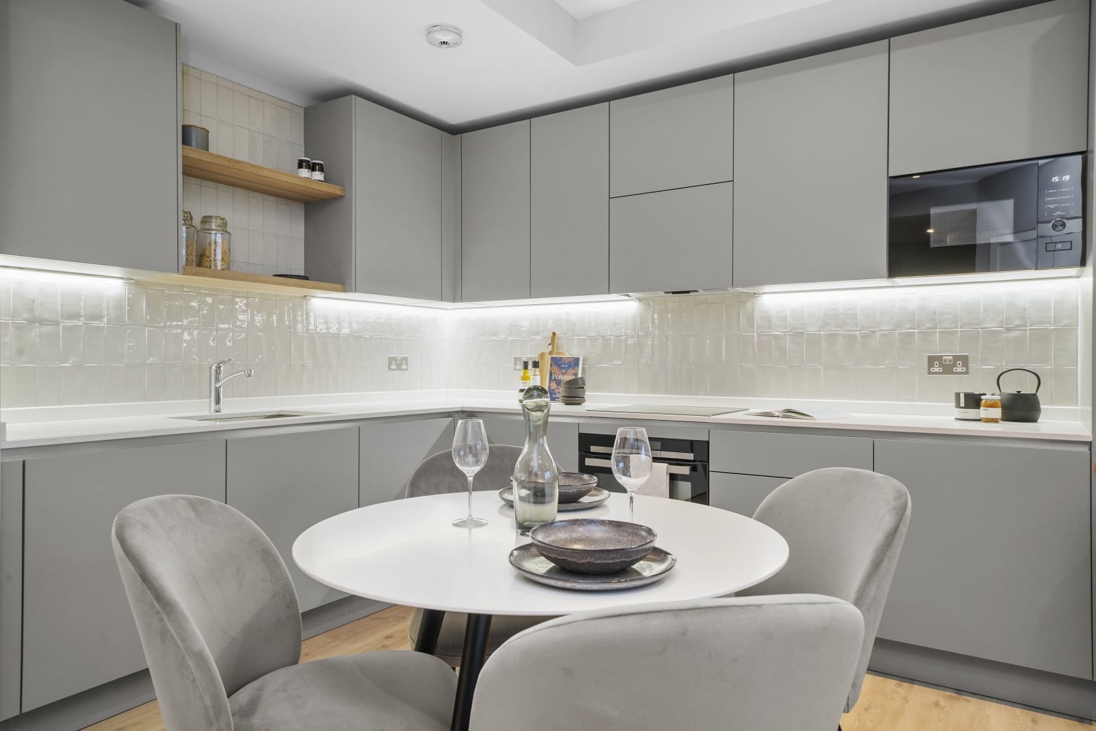 Flat Anthems Way in Greater London