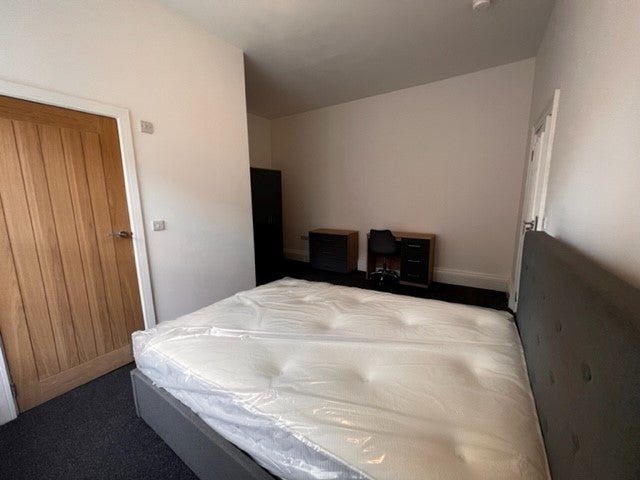 Flat Headingley Lane in Leeds