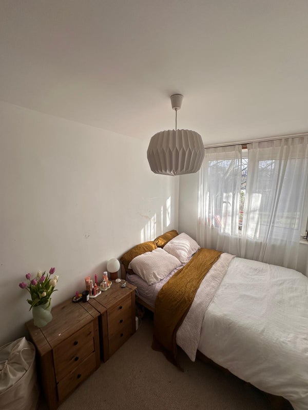 Room Upper Rawreth Walk in Greater London