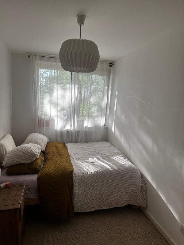 Room Upper Rawreth Walk in Greater London