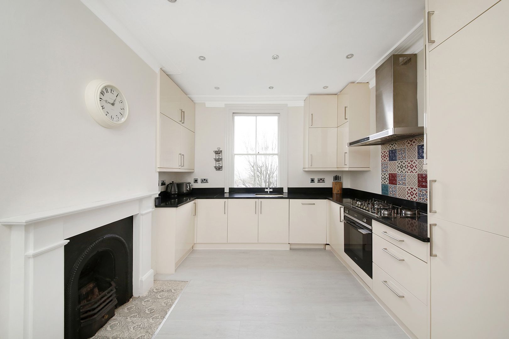 Flat Mycenae Road in Greater London