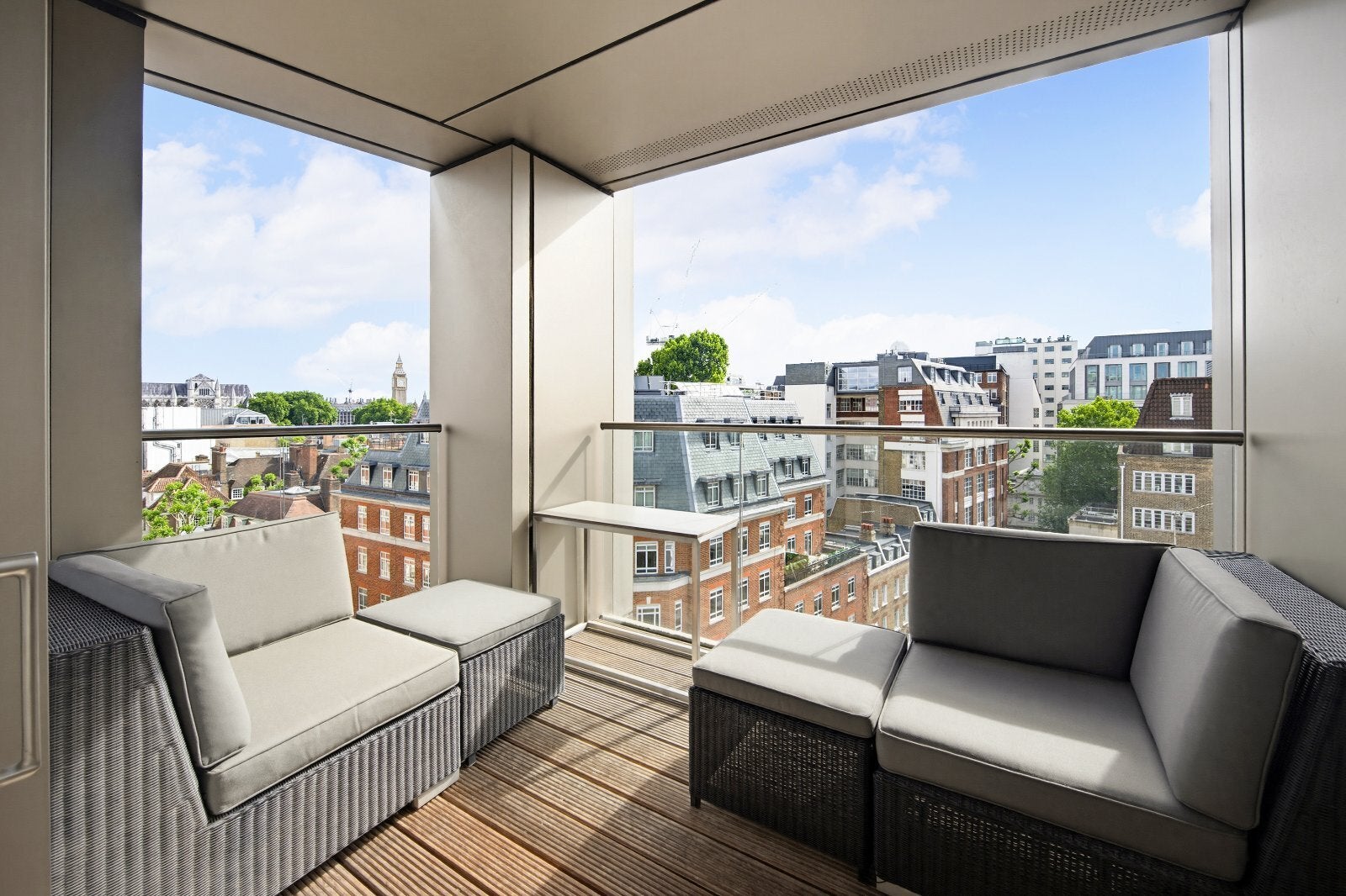 Flat Horseferry Road in City of Westminster
