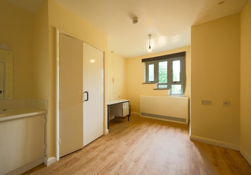 Room Cavendish Road in Greater London