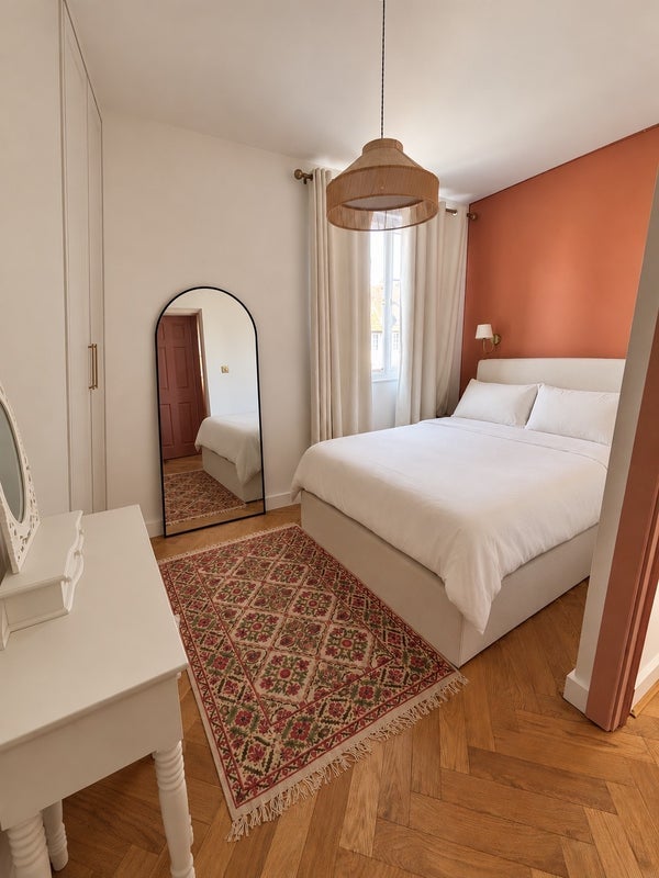 Room Chesthunte Road in Greater London