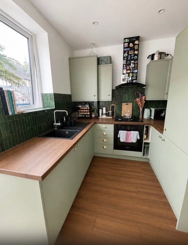 Room Chesthunte Road in Greater London