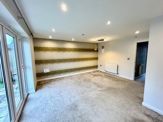 Flat Princeton Way in Ellesmere Port