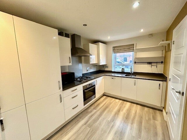Flat Princeton Way in Ellesmere Port