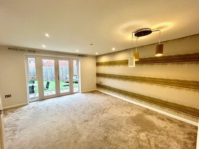 Flat Princeton Way in Ellesmere Port