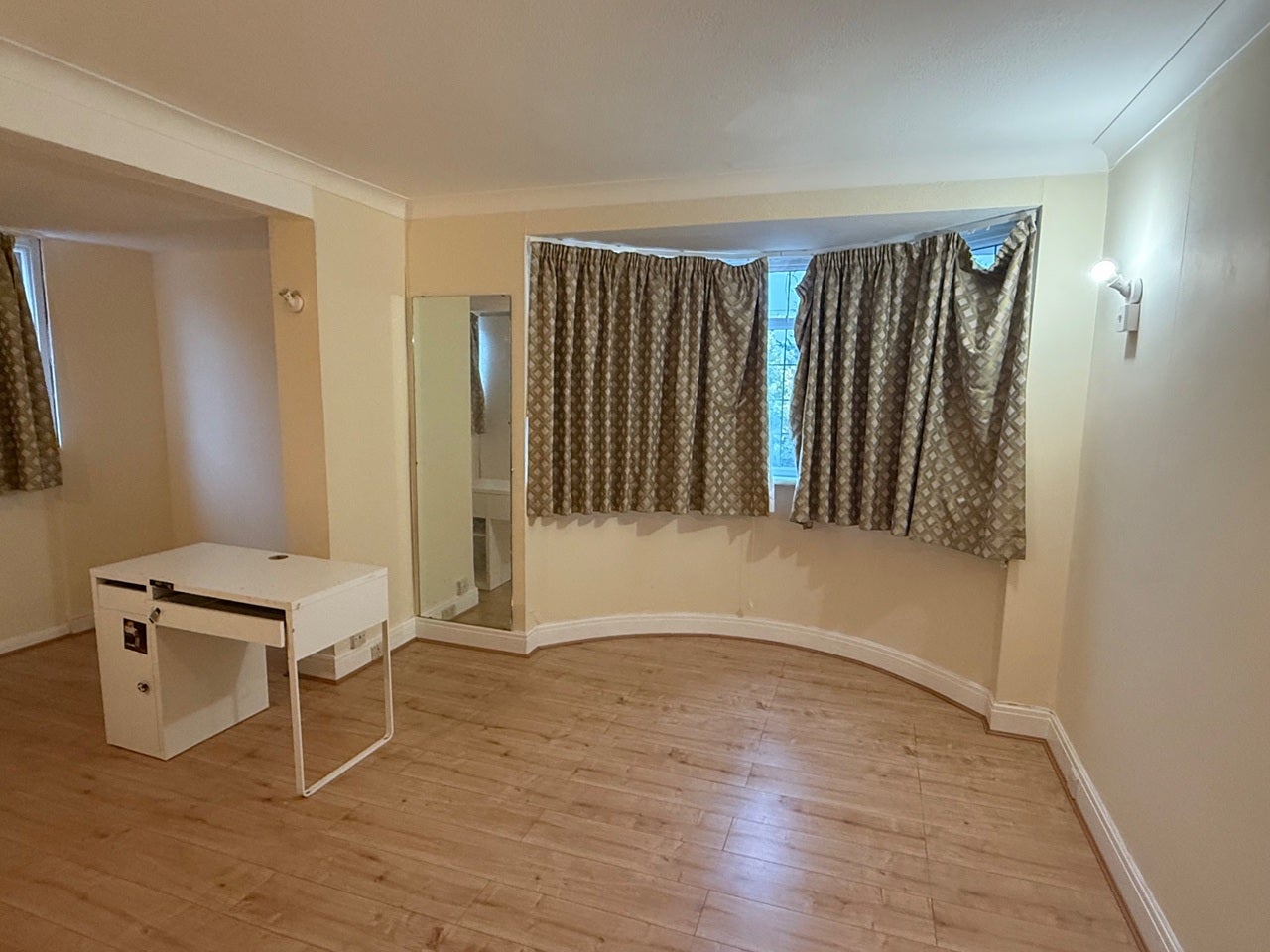 Room Beechcroft Avenue in Greater London
