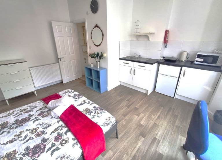 Flat Cumnor Road in Bournemouth