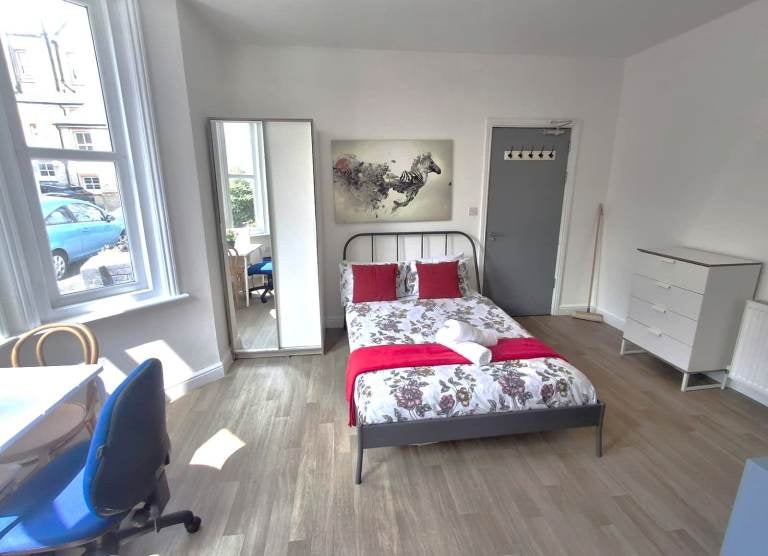Flat Cumnor Road in Bournemouth