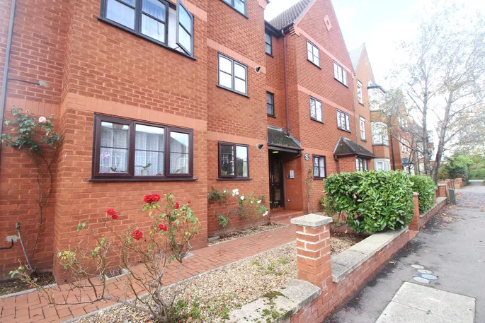 Flat Hurst Grove in Bedford