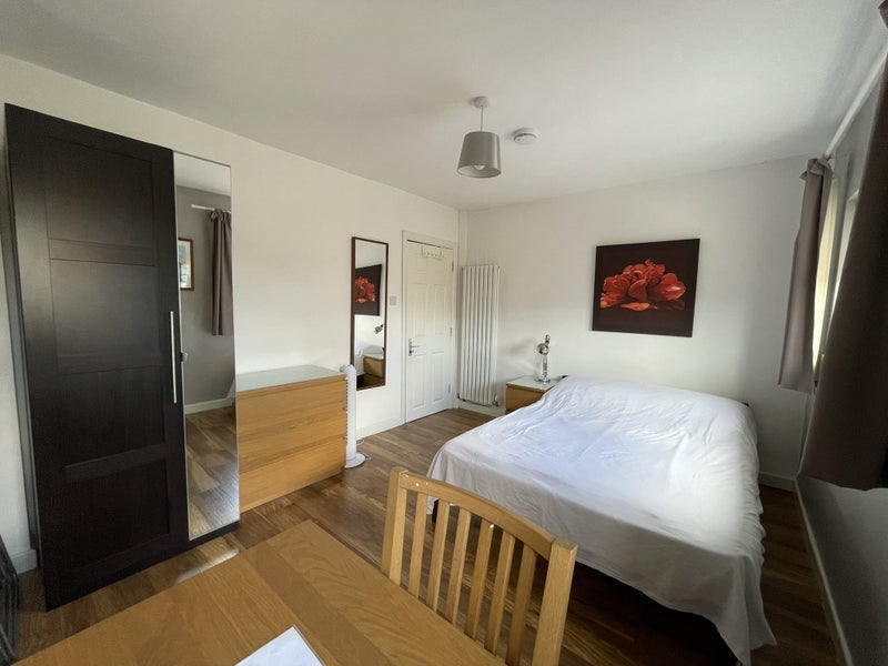 Room Glengall Grove in Greater London