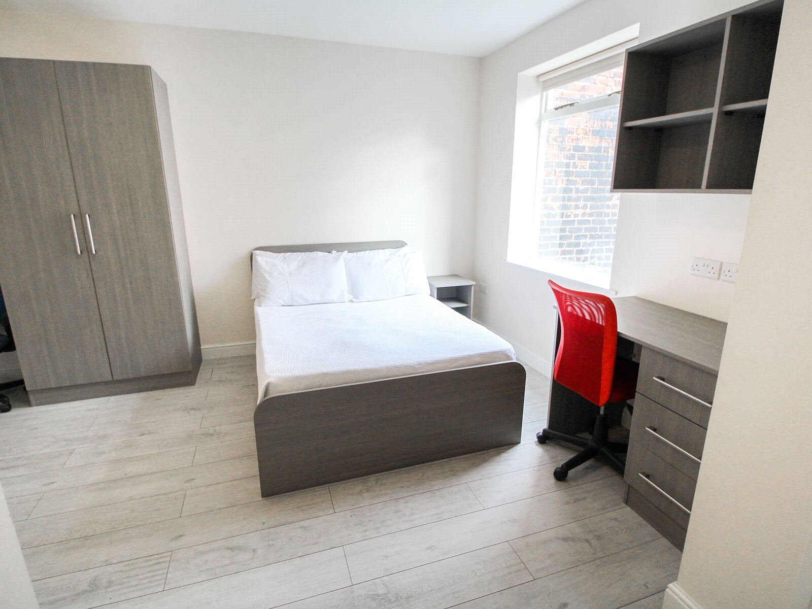 Flat Clarendon Road in Leeds