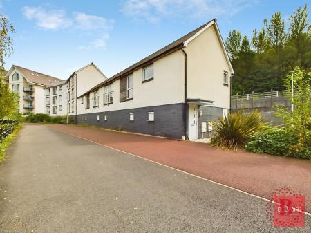 Flat Pentre-Chwyth Road in Swansea