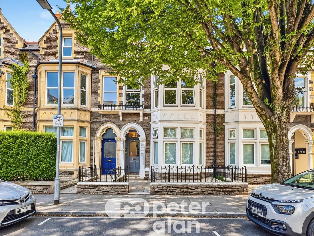 Flat Connaught Road in Cardiff