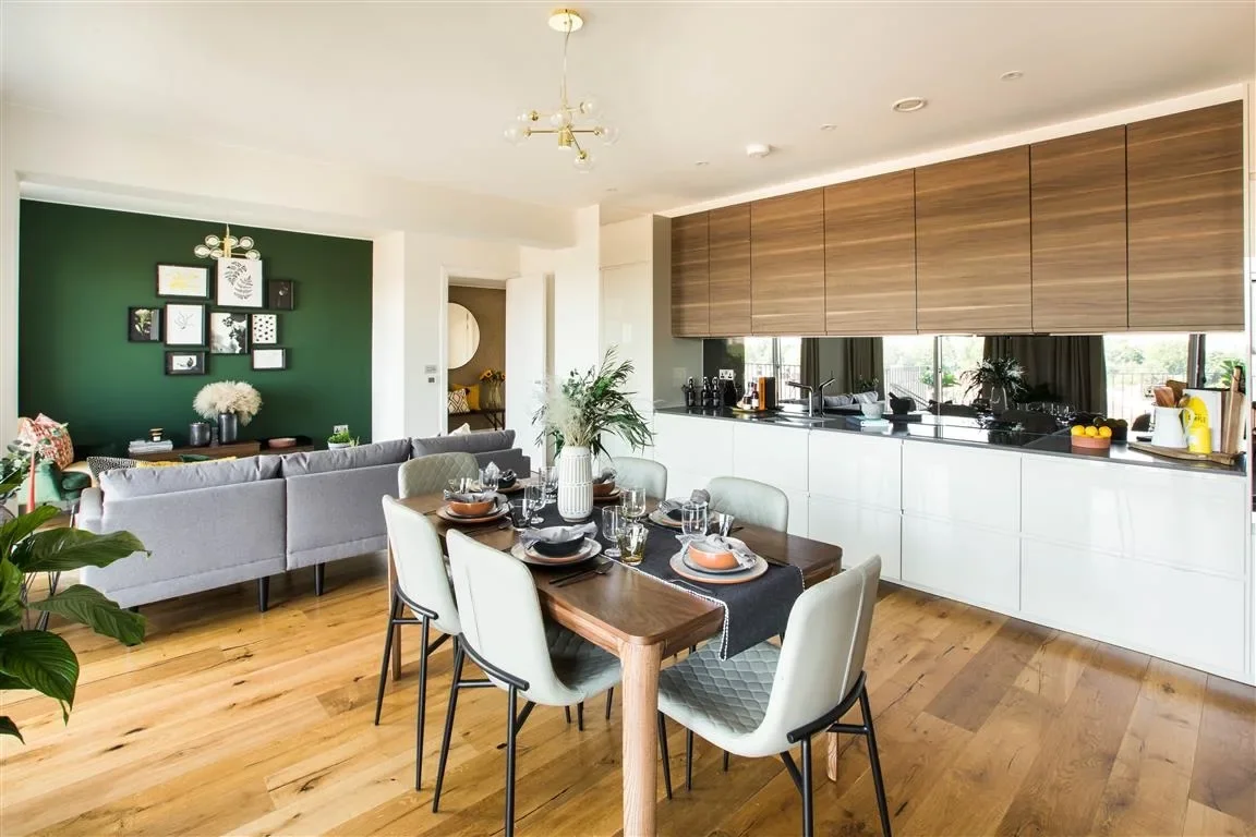 Flat Sugar House Lane in Greater London