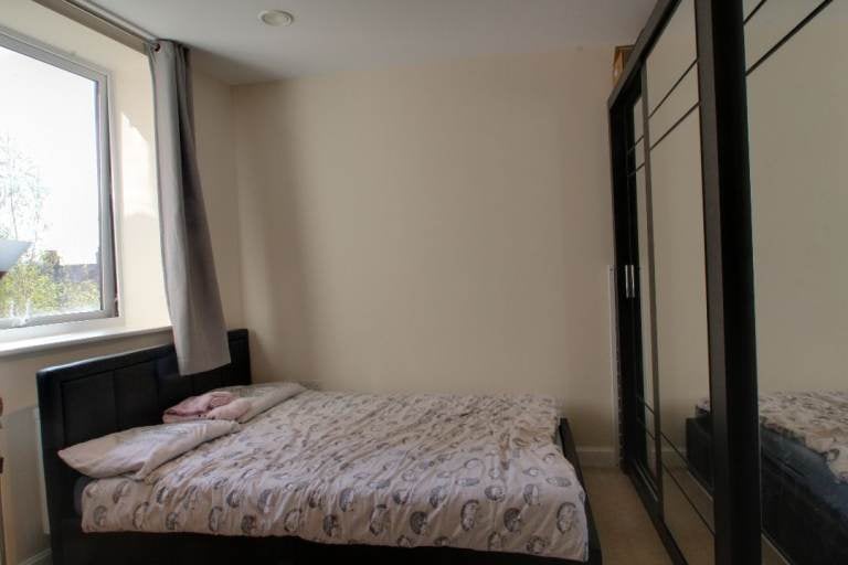 Flat Ladysmith Road in Greater London