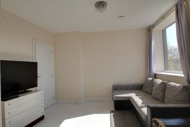 Flat Ladysmith Road in Greater London