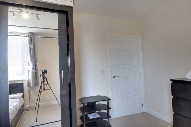 Flat Ladysmith Road in Greater London