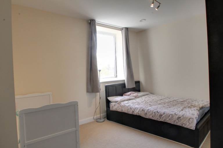 Flat Ladysmith Road in Greater London