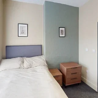 Room Goulden Street in Warrington