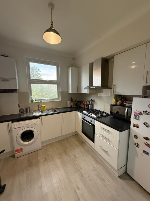 Room Allen Road in Greater London