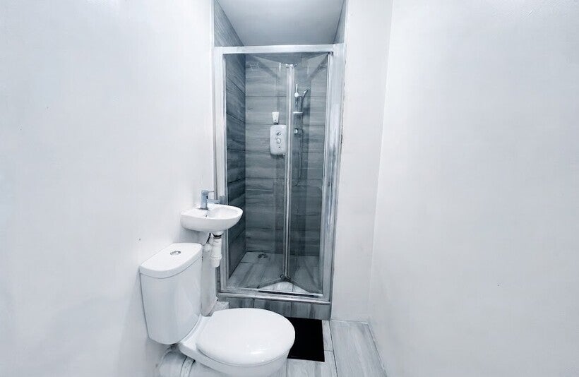 Flat Norbury Hill in Greater London