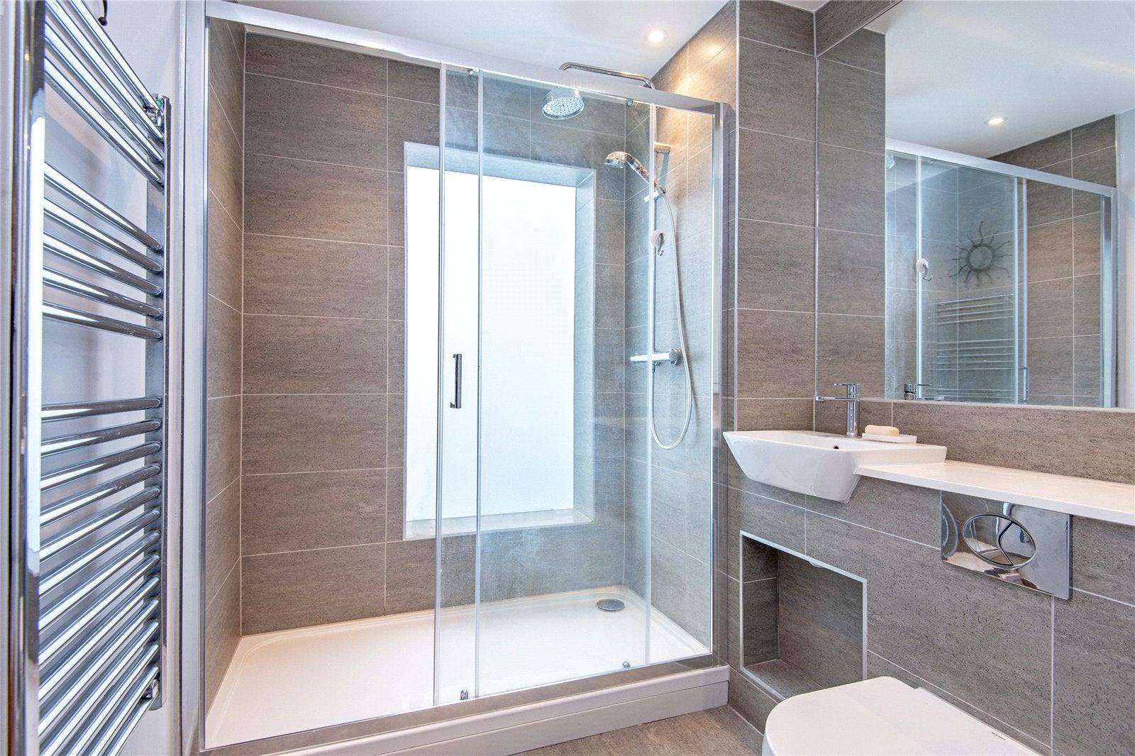 Flat Lillie Road in Greater London