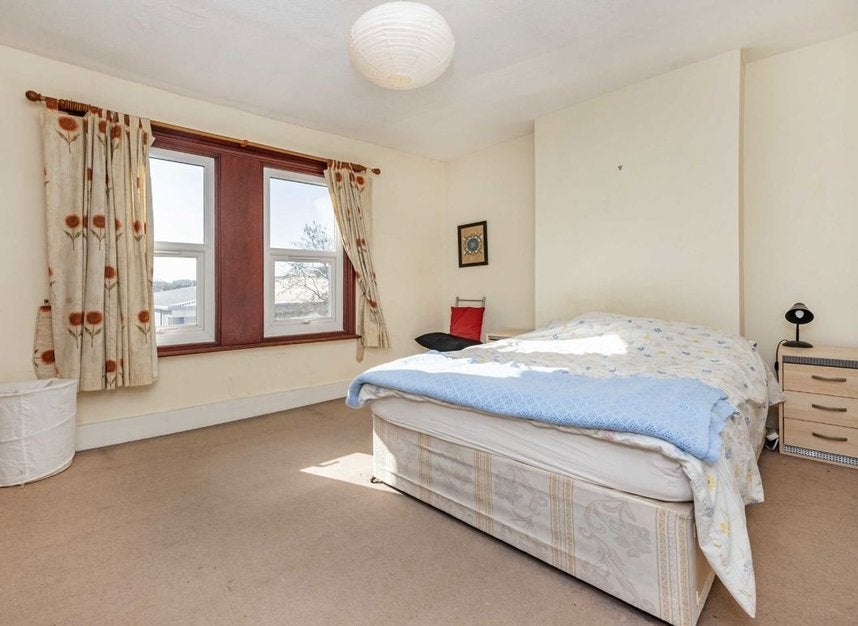Flat Acre Lane in Greater London