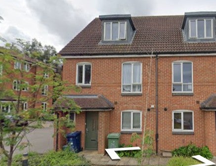 Flat Hadow Road in Oxford