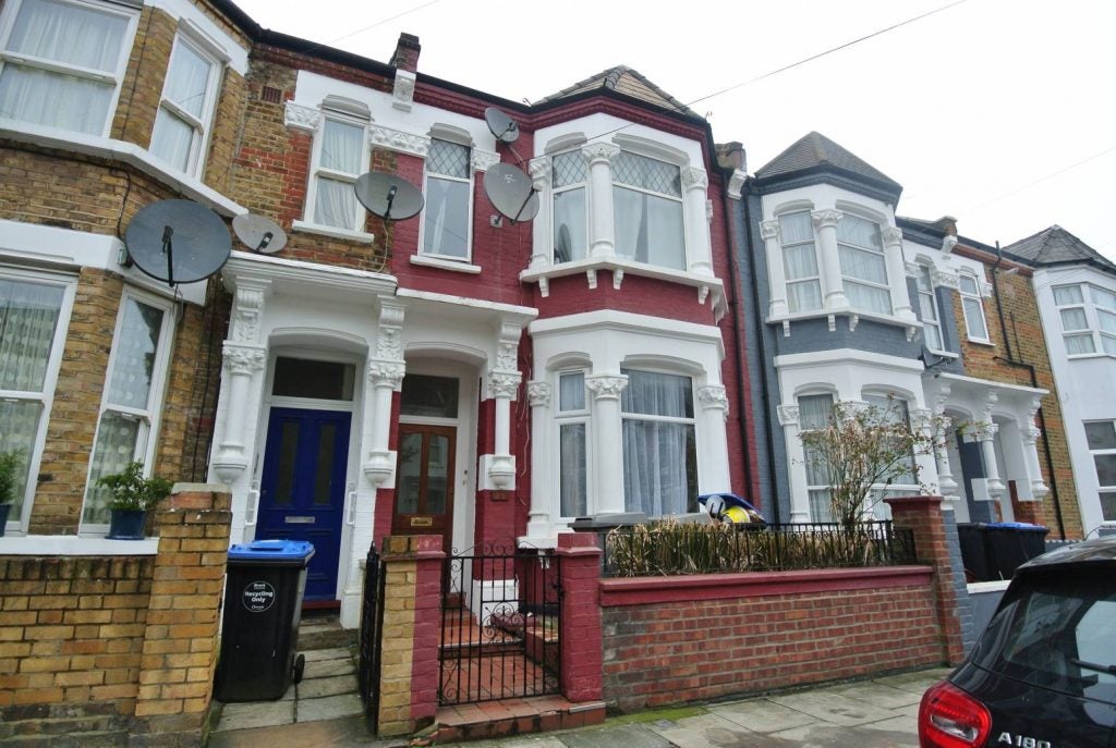 Flat Rainham Road in Greater London
